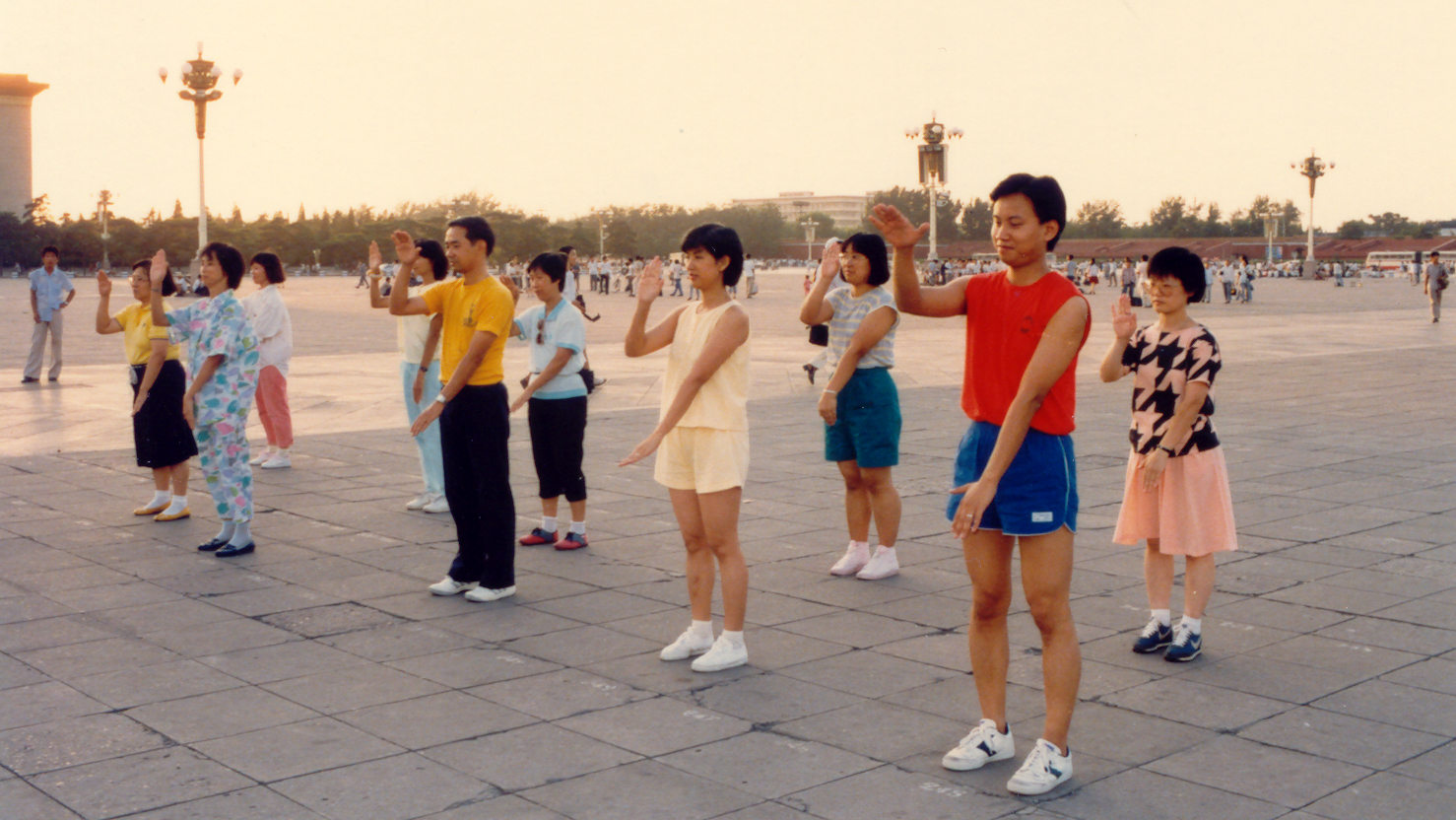  Rev. Dominic Chan went to Badaling Great Wall in Beijing and practise Tai Chi with students at Tiananmen Square on his return journey.